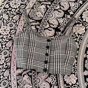 Forever 21 black and white cropped top